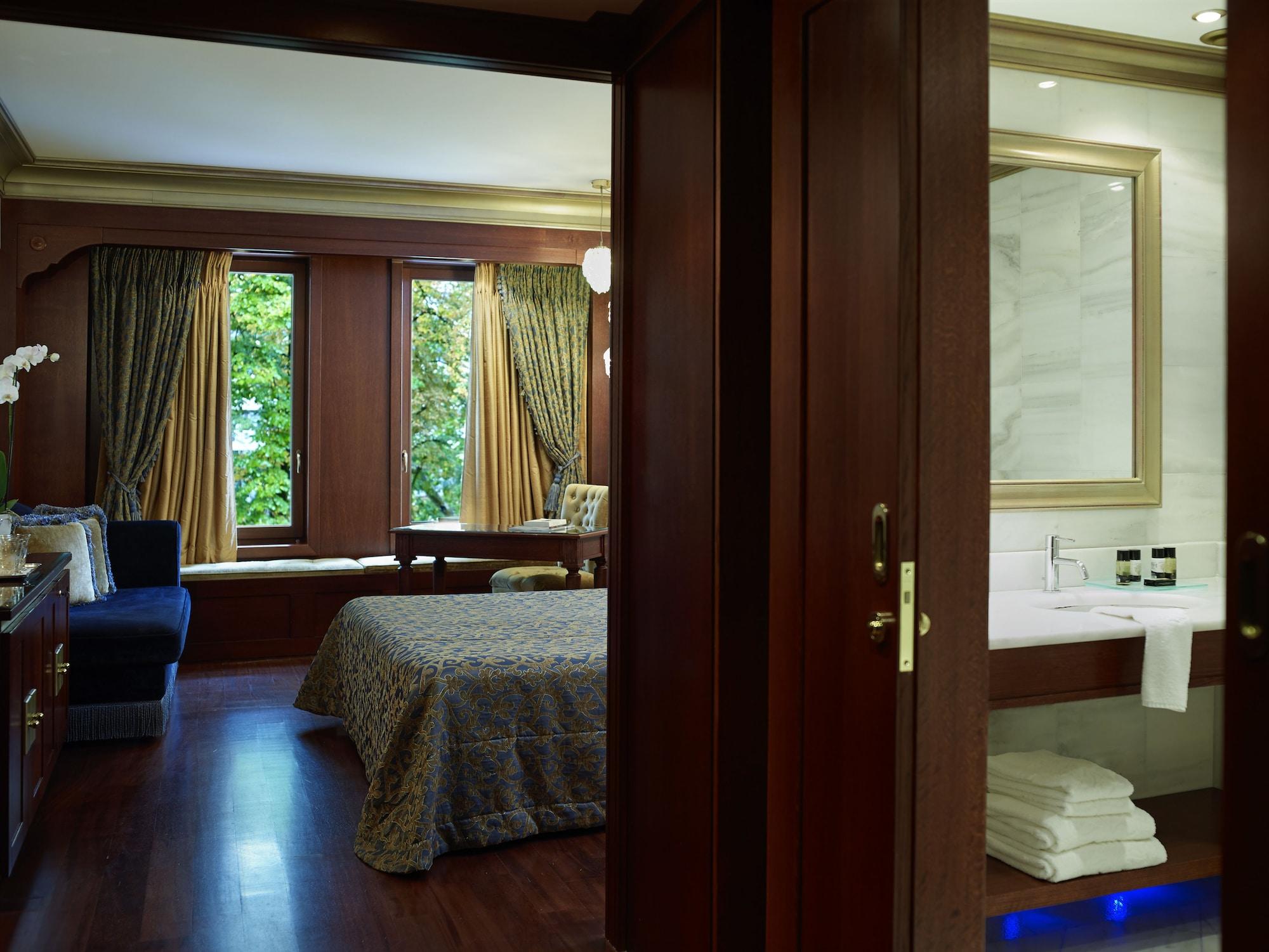 แกรนด์ เซไร คองเกรส แอนด์ สปา Hotel อิโออันนินา ภายนอก รูปภาพ A room at the hotel