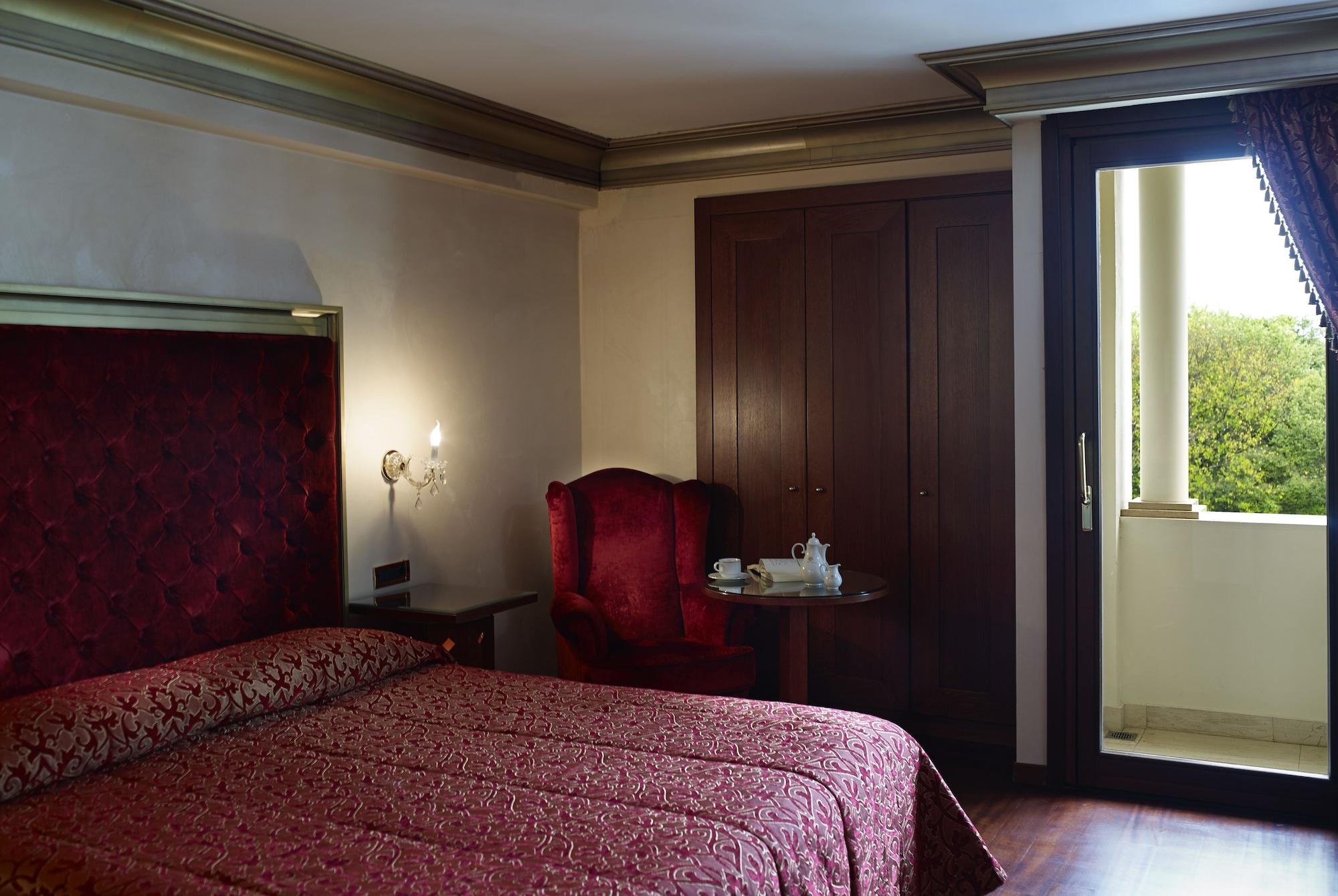 แกรนด์ เซไร คองเกรส แอนด์ สปา Hotel อิโออันนินา ภายนอก รูปภาพ A room at the hotel