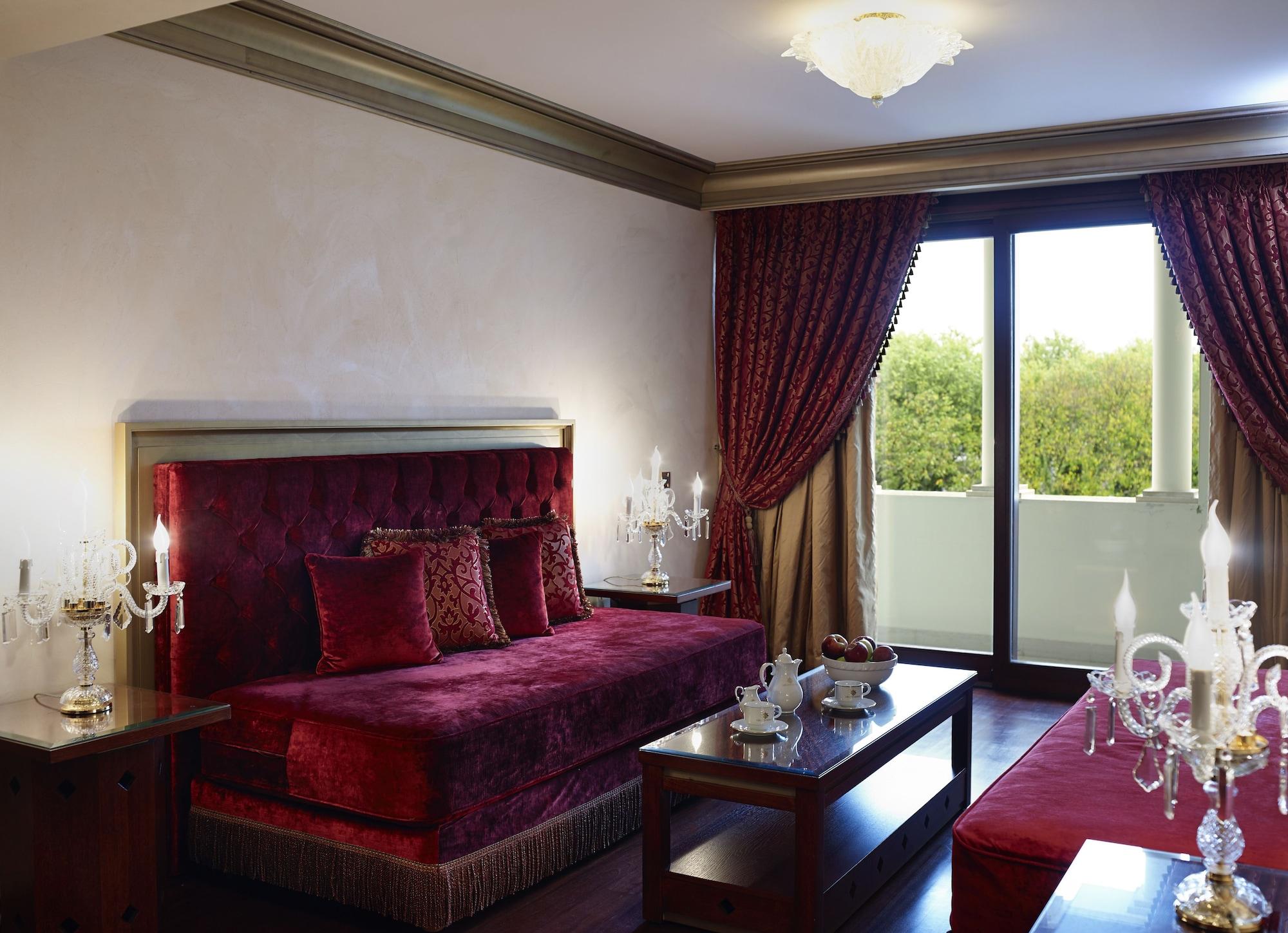 แกรนด์ เซไร คองเกรส แอนด์ สปา Hotel อิโออันนินา ภายนอก รูปภาพ A suite at the hotel