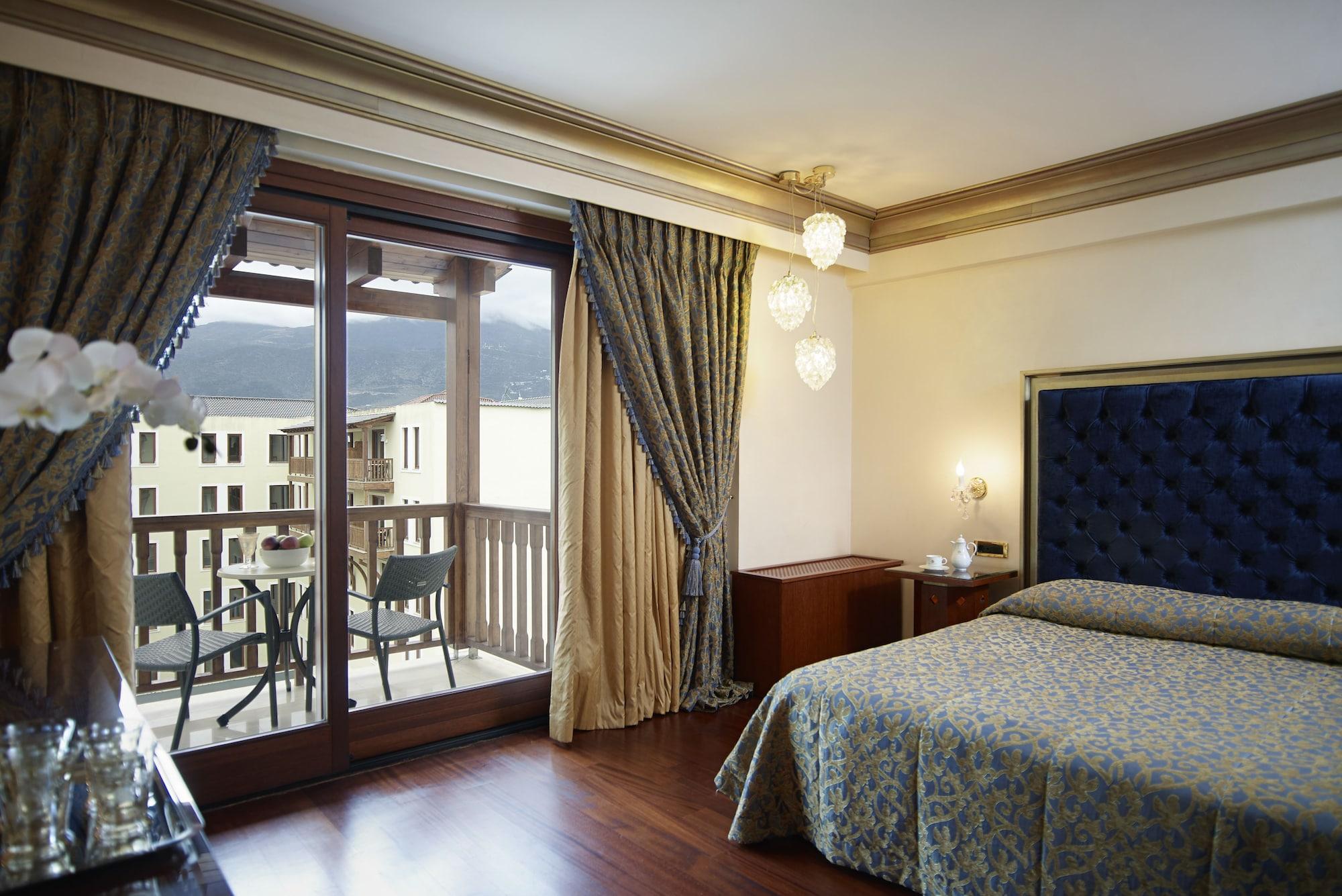 แกรนด์ เซไร คองเกรส แอนด์ สปา Hotel อิโออันนินา ภายนอก รูปภาพ A room at the hotel