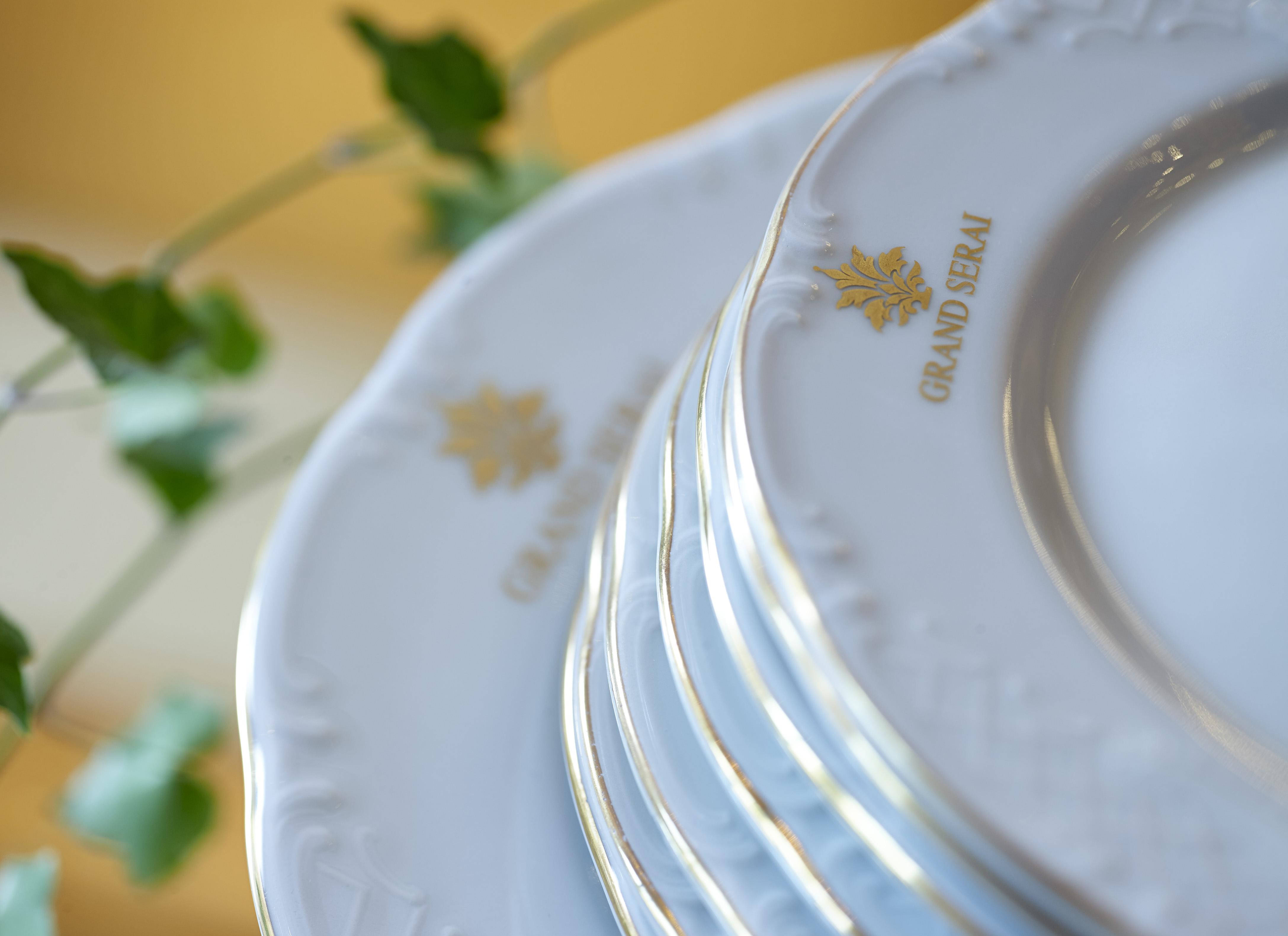 แกรนด์ เซไร คองเกรส แอนด์ สปา Hotel อิโออันนินา ภายนอก รูปภาพ Dinnerware