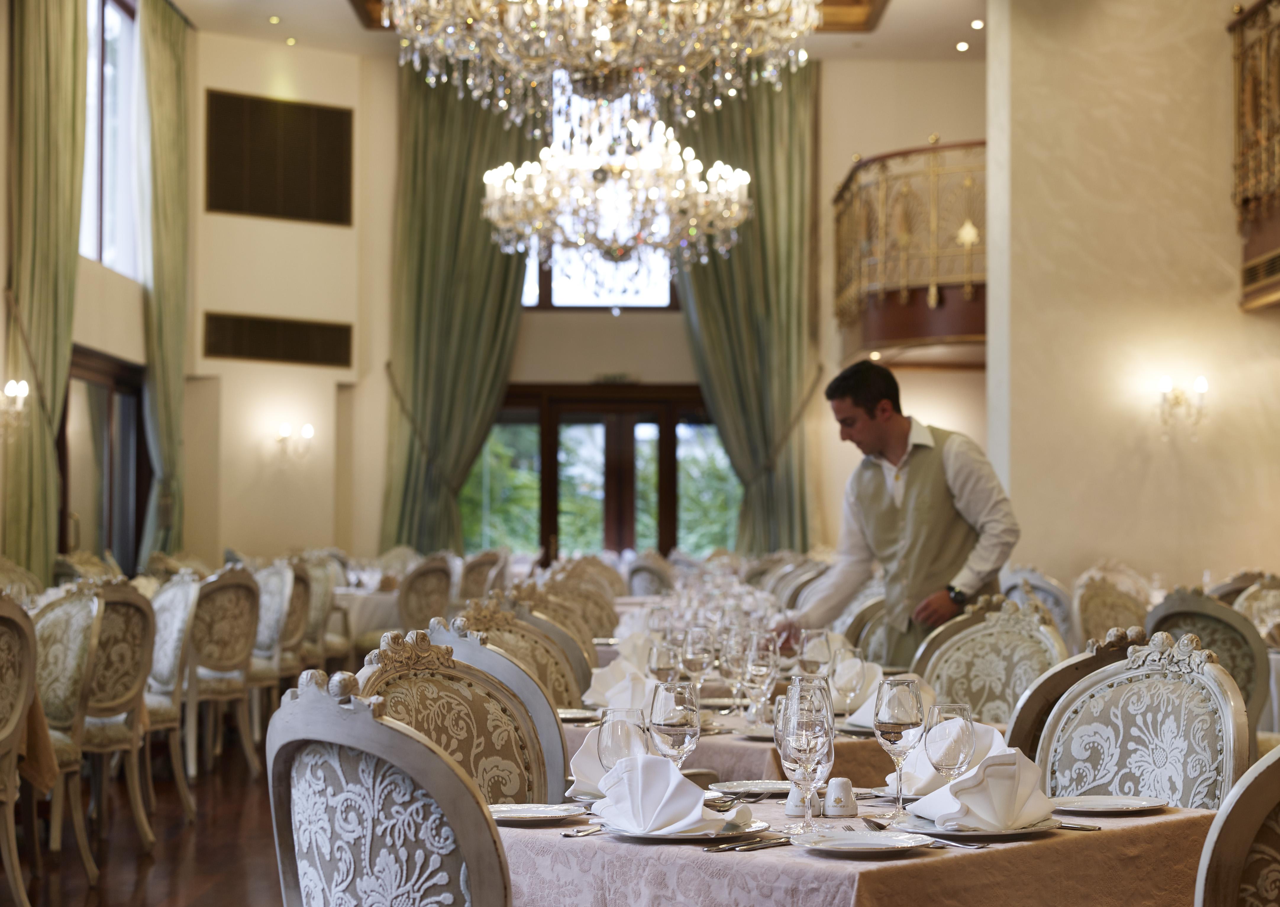 แกรนด์ เซไร คองเกรส แอนด์ สปา Hotel อิโออันนินา ภายนอก รูปภาพ A restaurant in the Philippines