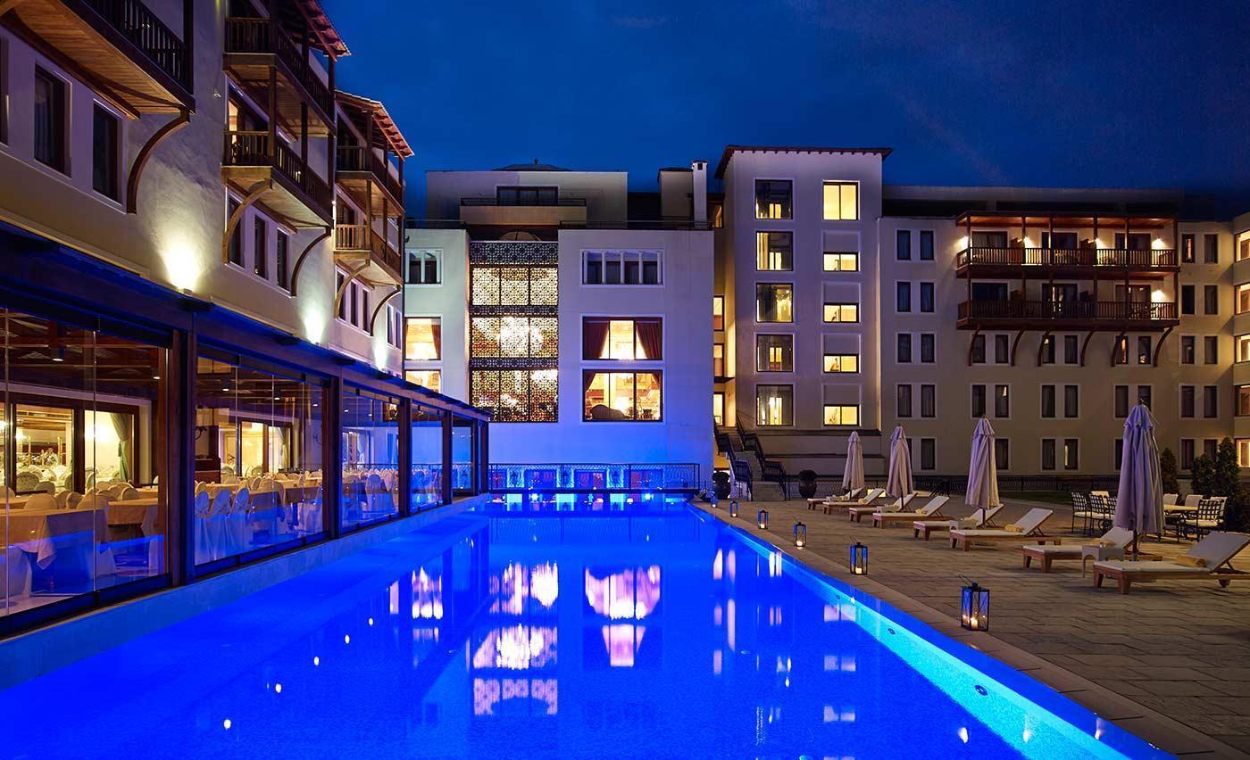แกรนด์ เซไร คองเกรส แอนด์ สปา Hotel อิโออันนินา ภายนอก รูปภาพ The swimming pool at the hotel