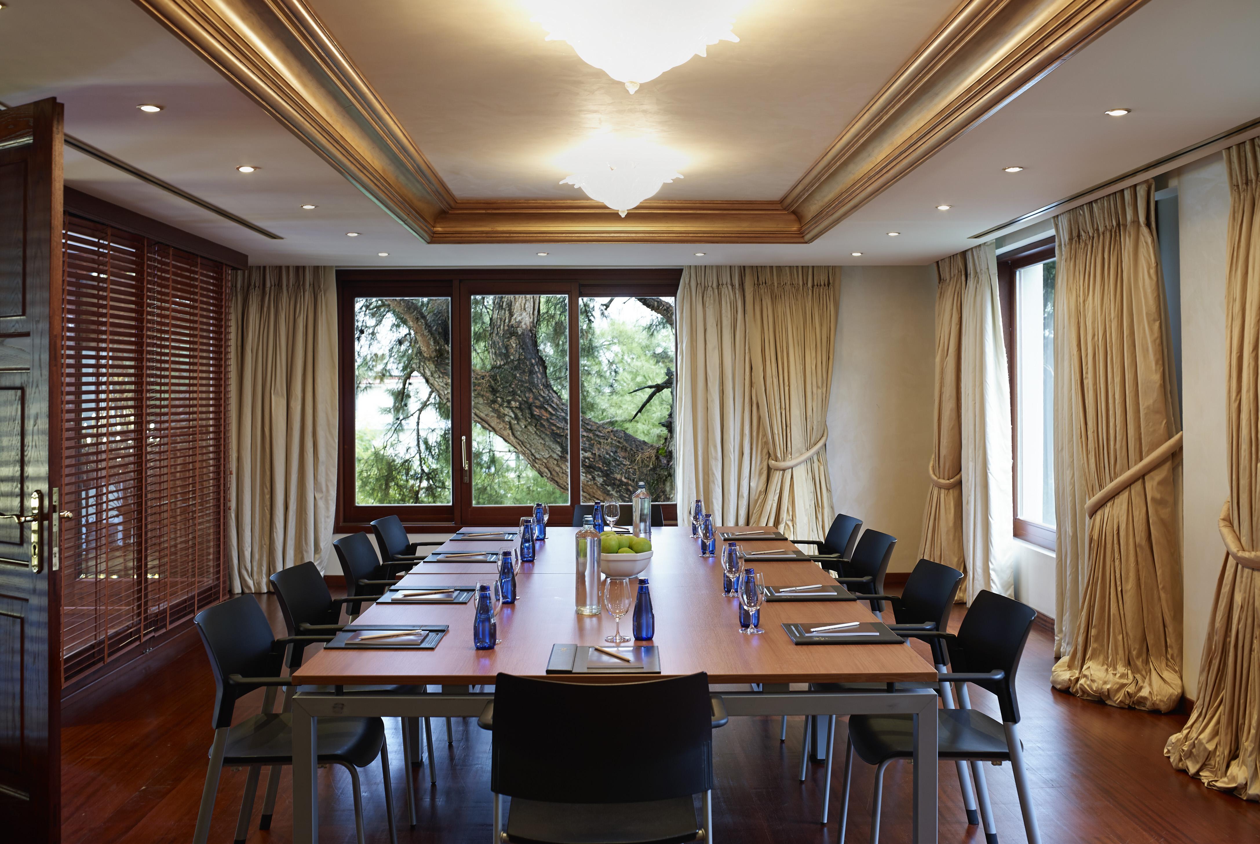 แกรนด์ เซไร คองเกรส แอนด์ สปา Hotel อิโออันนินา ภายนอก รูปภาพ Meeting room