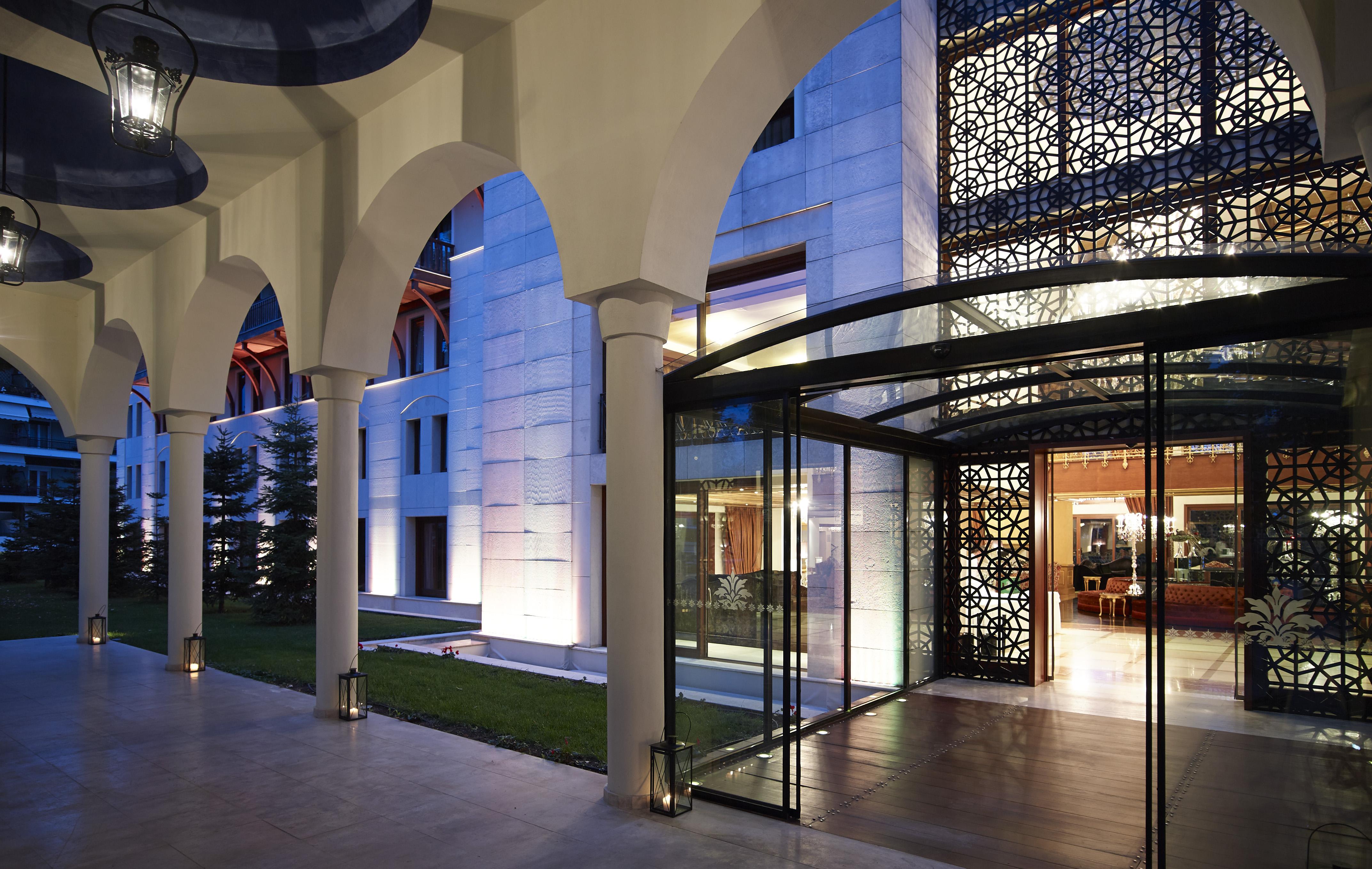 แกรนด์ เซไร คองเกรส แอนด์ สปา Hotel อิโออันนินา ภายนอก รูปภาพ Entrance to the hotel