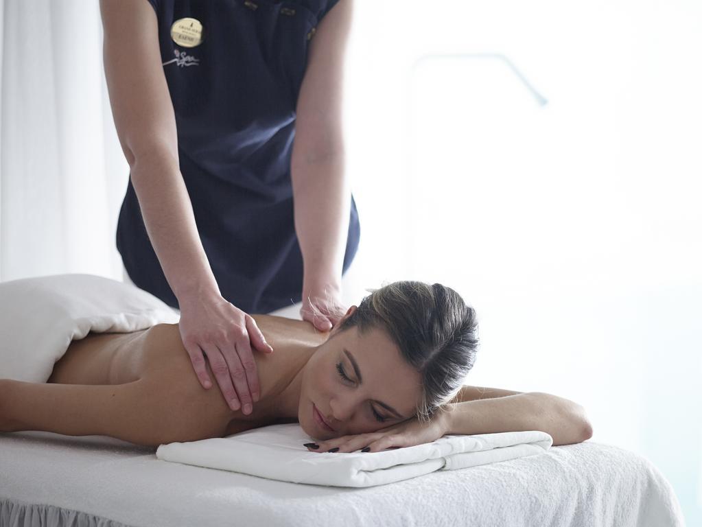 แกรนด์ เซไร คองเกรส แอนด์ สปา Hotel อิโออันนินา ภายนอก รูปภาพ Massage